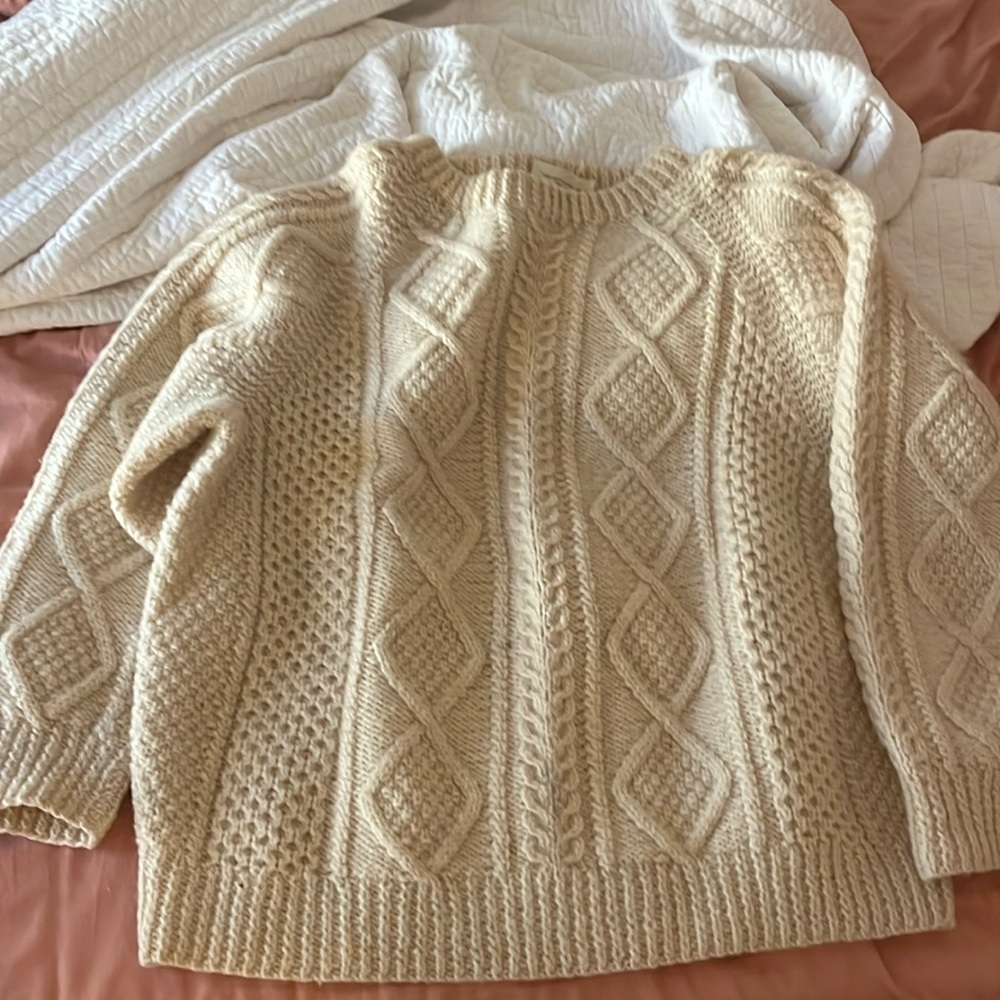 VINTAGE creamy off-white hand knit Aran wool fisherman sweater